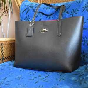 Avenue Tote